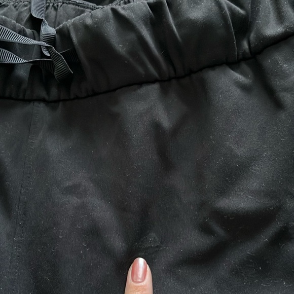 Lululemon on the fly pant size 8 - Picture 4 of 4